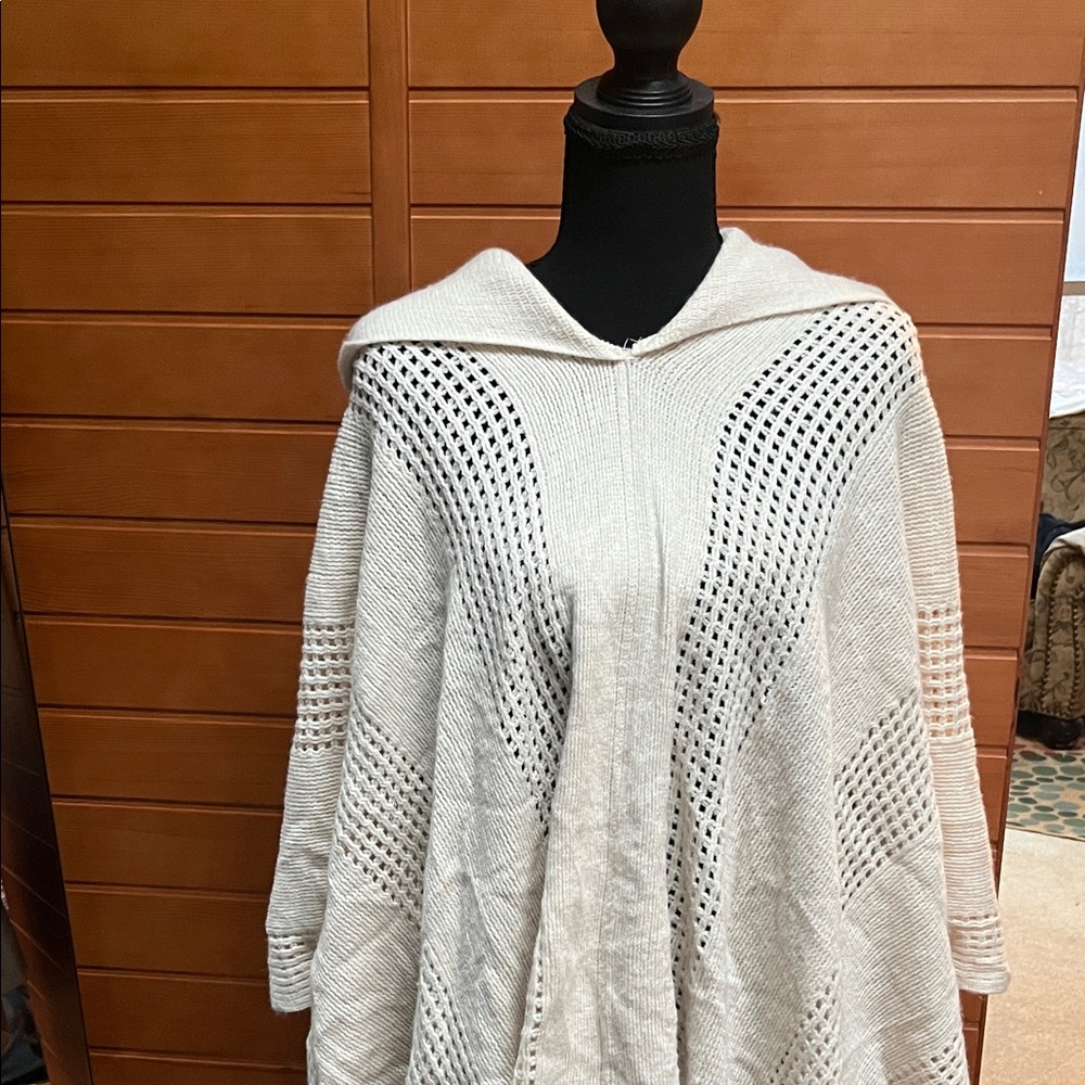 Anthropologie Sleeping on Snow Cream Hooded Women's Sweater Poncho